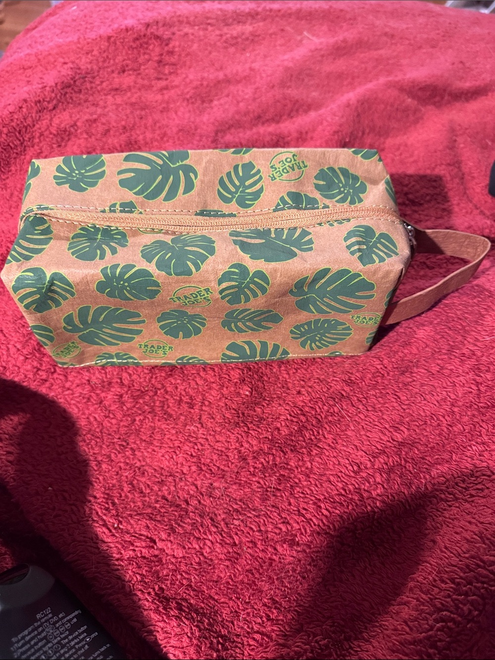 Trader Joe's Green Leaf Print Dopp Kit
